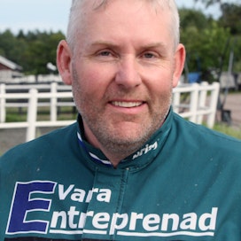 Ulf Stenströmer on 20-vuotisen ammattivalmentajauransa aikana menestynyt hienosti kansainvälisissä suurkilpailuissa usealla eri hevosella.