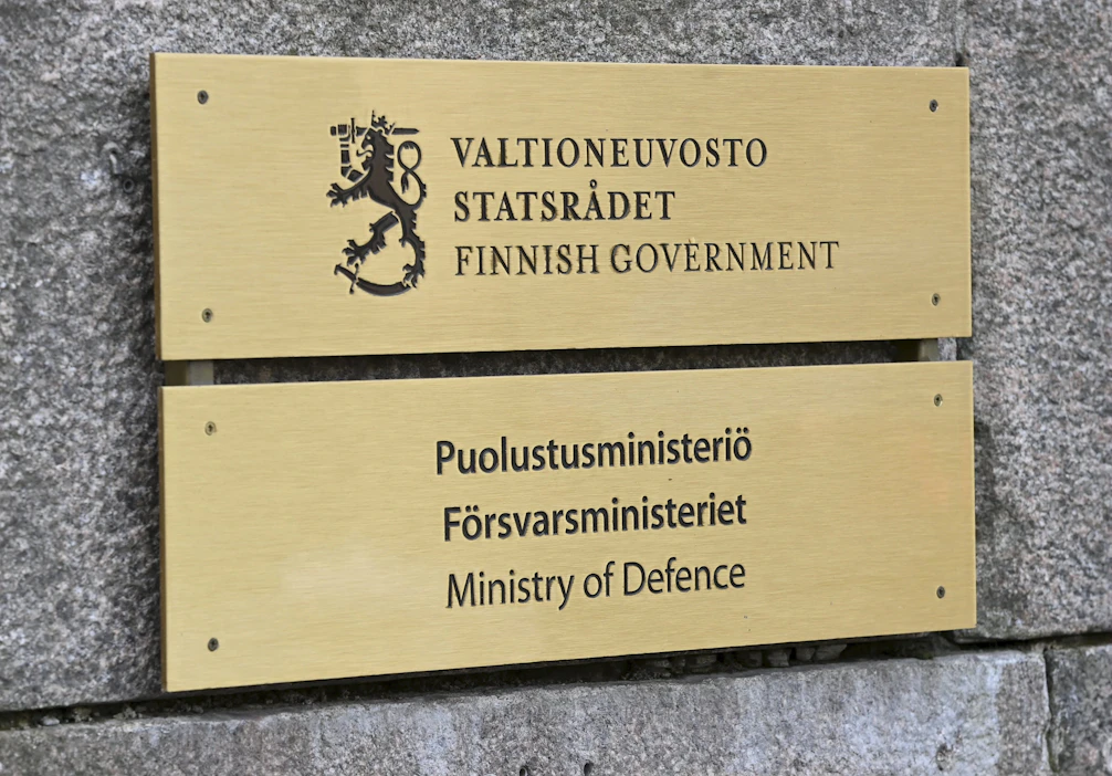 Puolustusministeriö kertoo, että droonin mallia tai alkuperää ei ole tunnistettu. Drooni ei ole enää Suomen ilmatilassa. HEIKKI SAUKKOMAA / LEHTIKUVA.