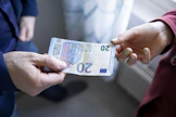 Vaikka valtionvero kevenee, työntekijöiden jäsenmaksujen vähennys ja työhuonevähennys poistuvat. Lisäksi kunnallisvero kiristyy 38 kunnassa.