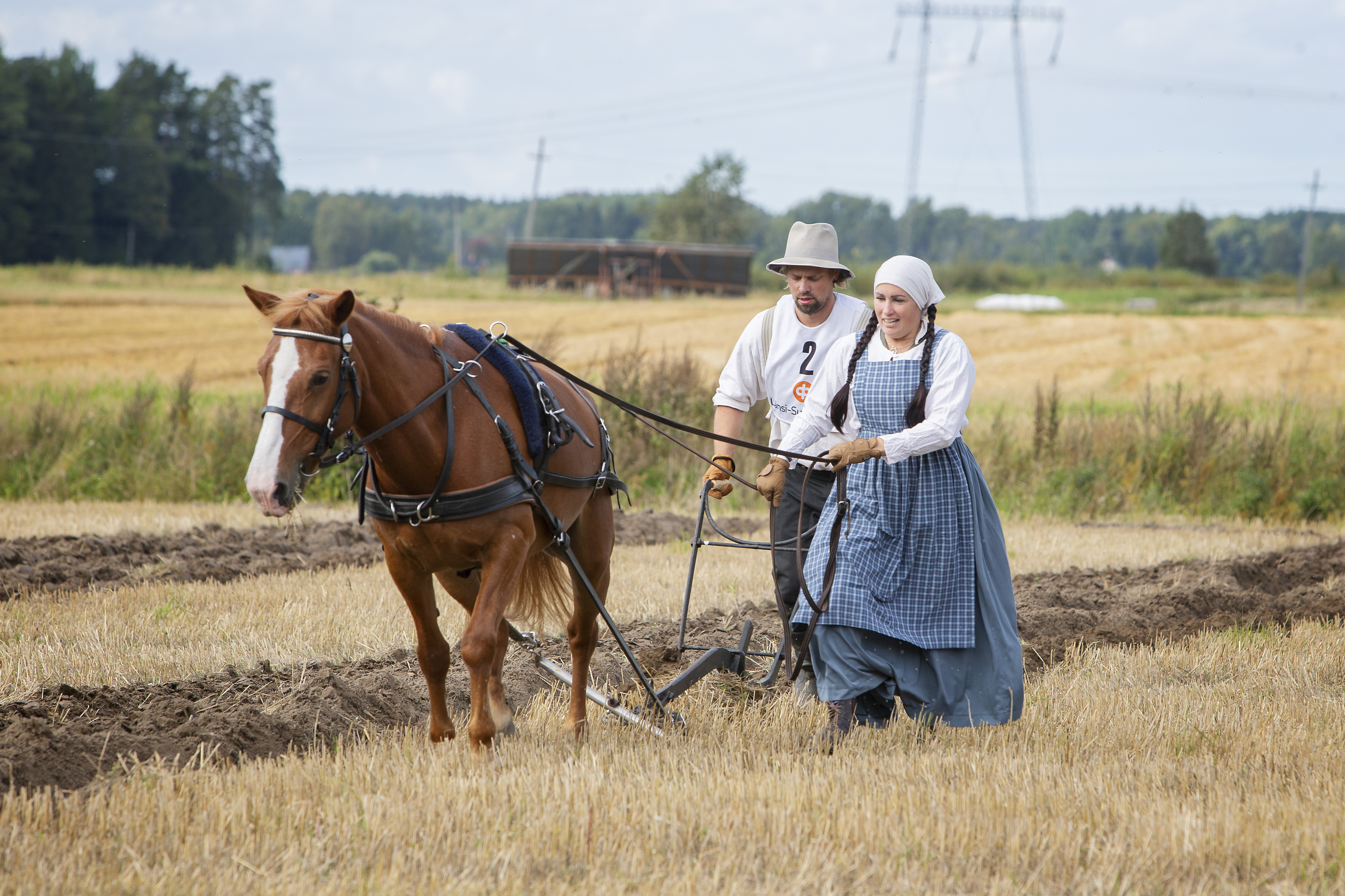 Laura ja Juho Heino kilpailivat Lauran tyttären Iida Kallioisen Elounelmalla. Tamma on aiemmin kilpaillut sekä valjakkoajossa että esteissä. Ensikertalaiset tekivät yksiköiden parhaan avausvaon.