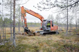 Suota ennallistava kaivuriyrittäjä näkee työssään paljon hirviä, poroja ja metsäkanalintuja.