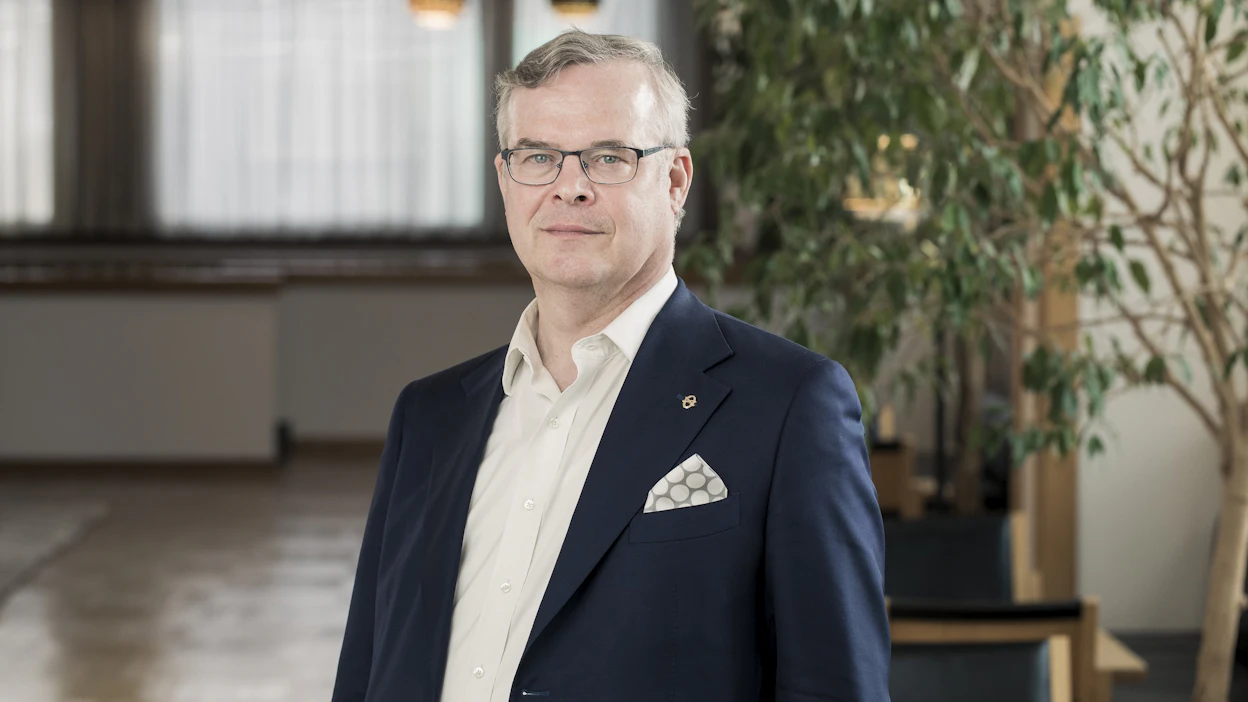 Kelan uusi pääjohtaja Lasse Lehtonen, 63, on toiminut aiemmin muun muassa Husin hallintoylilääkärinä ja diagnostiikkajohtajana.