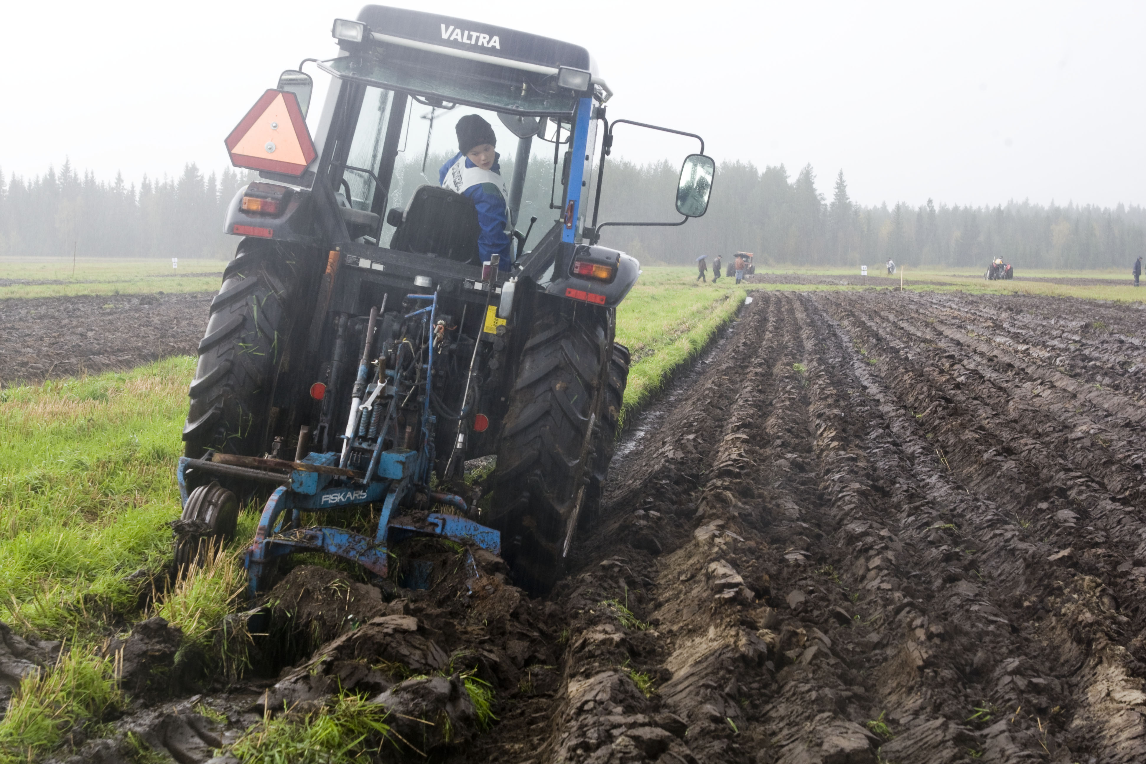Lasse Hietaoja kilpaili traktorinkynnön SM-kisoissa jo vuonna 2011.