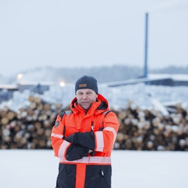Petri Säteri työskentelee ER-Saha Oy:n tuotantojohtajana Viitasaarella Keski-Suomessa. Yrityksen tuottamasta sahatavarasta leijonaosa menee vientimarkkinoille.