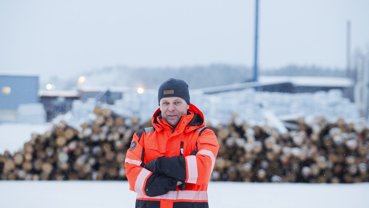 Petri Säteri työskentelee ER-Saha Oy:n tuotantojohtajana Viitasaarella Keski-Suomessa. Yrityksen tuottamasta sahatavarasta leijonaosa menee vientimarkkinoille.