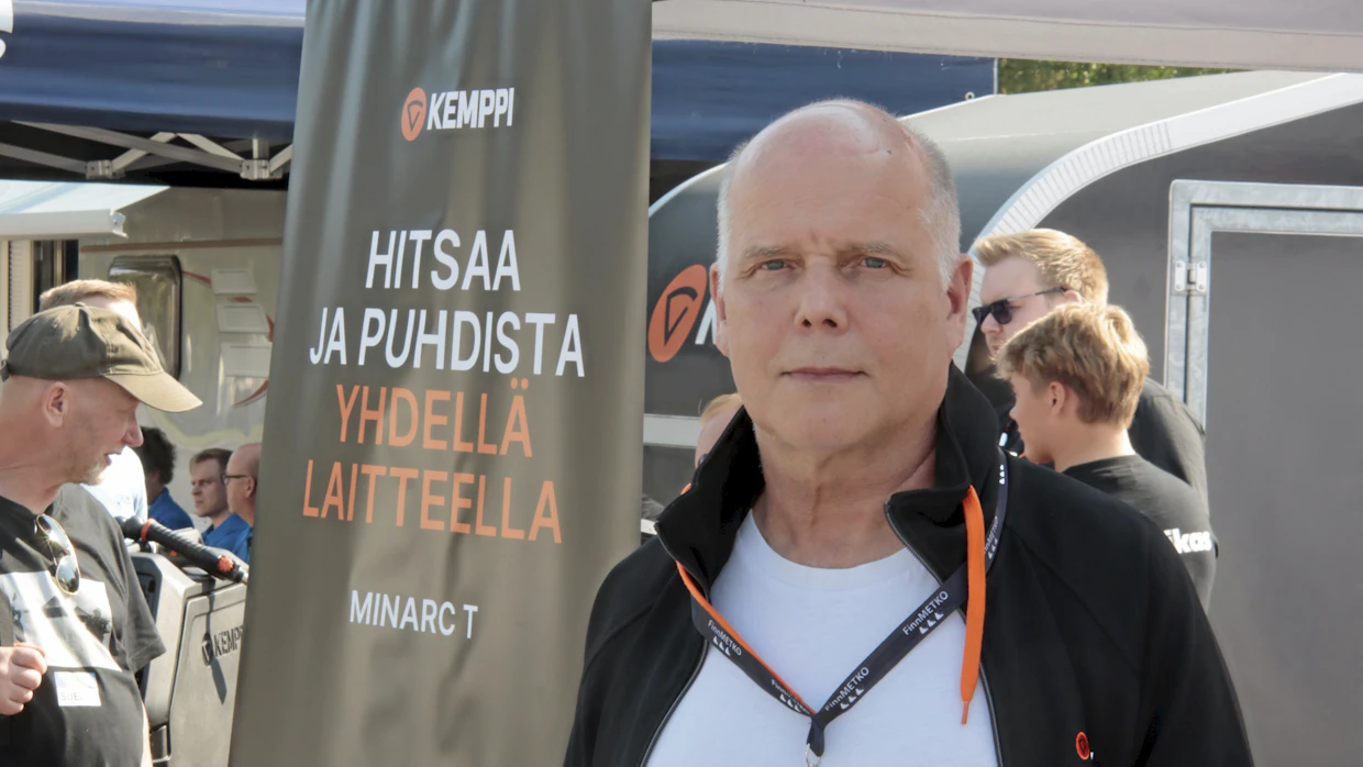 Kemppi Oy:n myyntijohtaja Aarno Laine, FinnMetko-näyttelyssä omalla osastollaan.