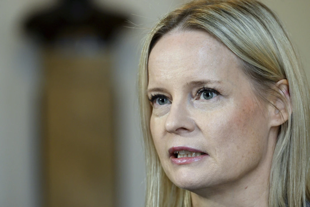 Valtiovarainministeri Riikka Purra sanoi kokeneensa tarpeelliseksi, että yksityiskohdat ja syy lisäsopeutukseen tuodaan selvästi esille hallituksen sisällä. LEHTIKUVA / Heikki Saukkomaa.