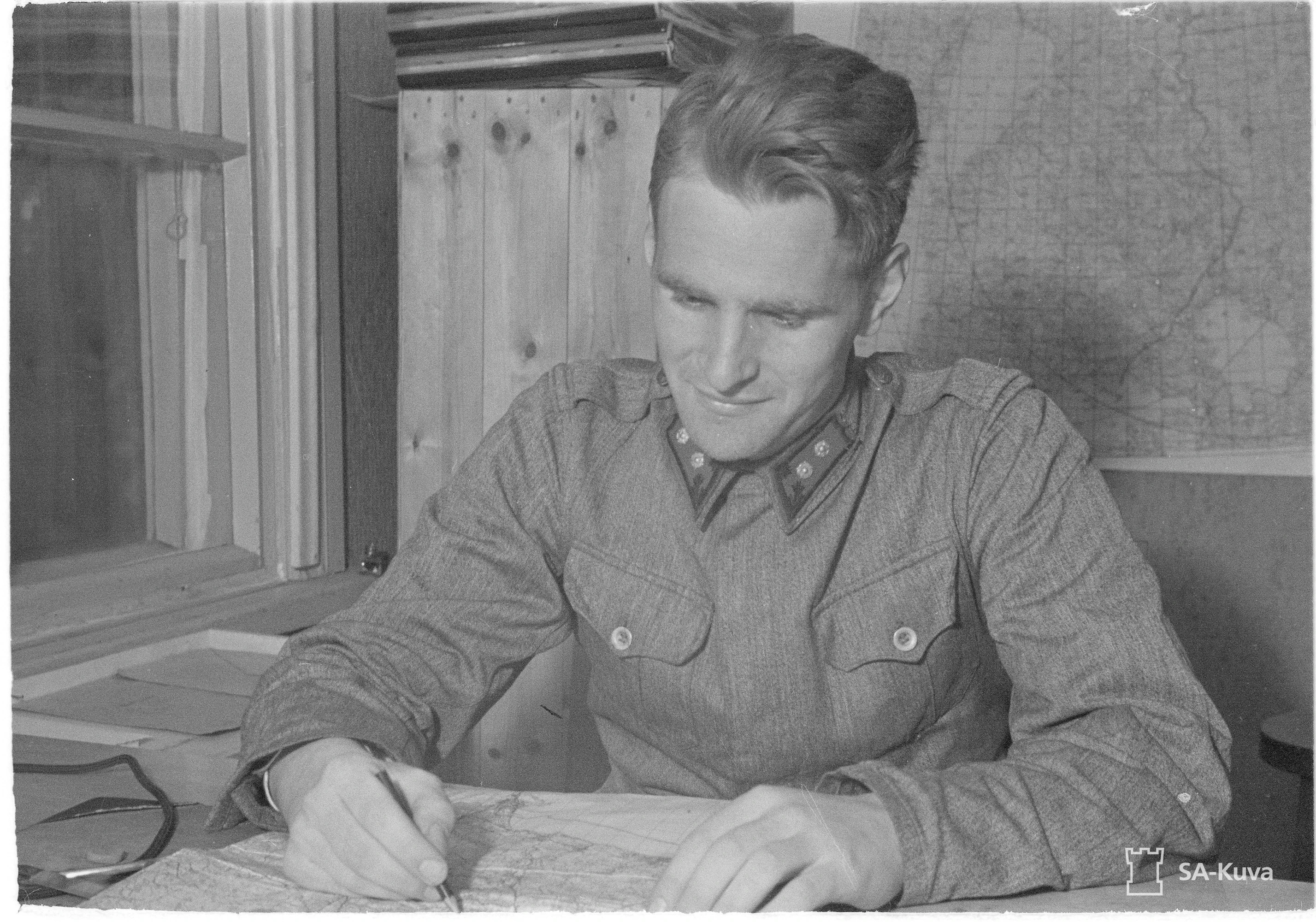 Rolf Winqvistillä oli takanaan 110 taistelulentoa, ja hän olisi voinut jo astua taustalle. Kohtalokkaalle pommituslennolle hän ilmoittautui kuitenkin vapaaehtoisena.
