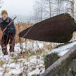 Kirjailija Tuomas Lius tulee usein leikkimään salaista agenttia kesämökilleen Liperin Käsämään.