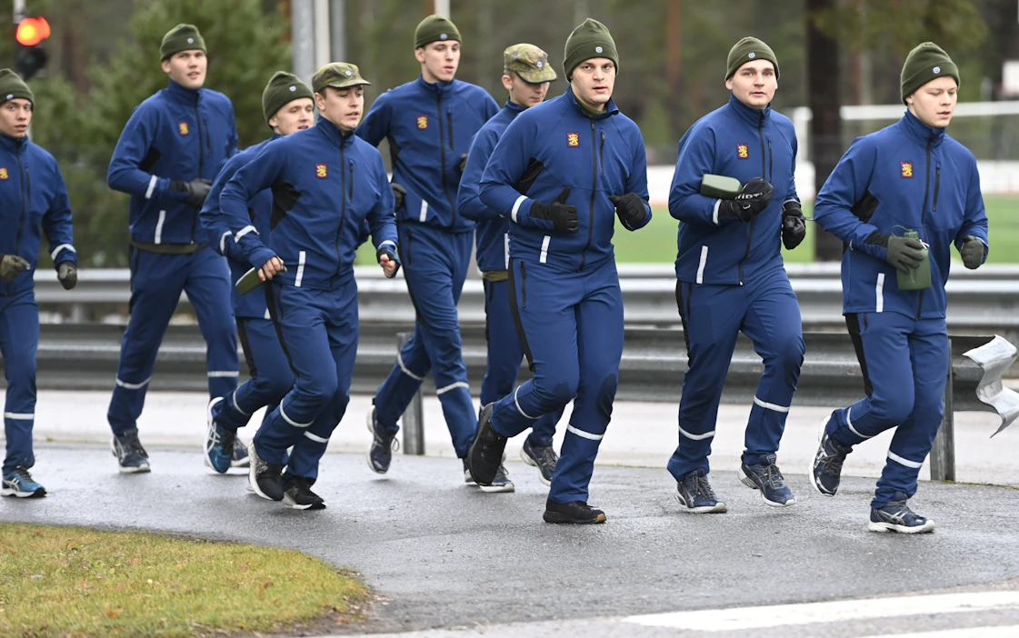 Varusmiehistä yli kolmannes ei harrasta säännöllistä liikuntaa vapaa-ajalla, ilmenee THL:n tuoreesta tutkimuksesta. LEHTIKUVA / Heikki Saukkomaa.