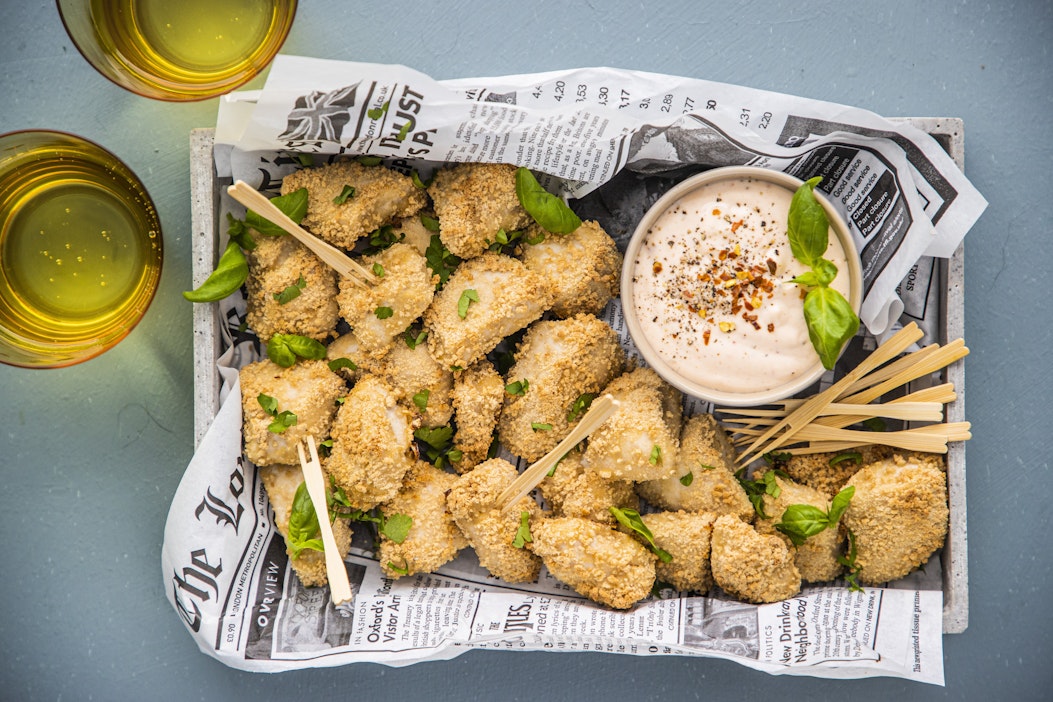 Helpot broilerinugetit leivitetään vaihteeksi rouhituilla kauramuroilla.