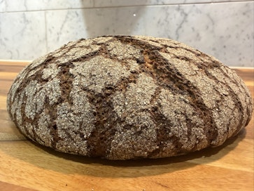 Monenlaiset symbolit puhuttelevat ihmistä usein paremmin kuin tuhat sanaa. Näitä symboleita on kirkon perinne täynnä. 