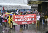 Elokapina on ilmoittanut tavoitteekseen luoda painetta poliittiselle järjestelmälle toimia tehokkaammin ilmastokriisin ratkaisemiseksi haastamalla poliisin kiinniottoresursseja. LEHTIKUVA / Markku Ulander.