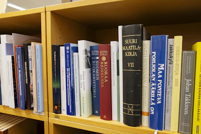 Tutkijasalin käsikirjastoa Kansallisarkiston Oulun-toimipisteessä.