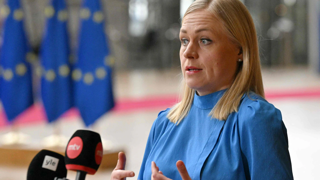Ulkoministeri Elina Valtonen (kok.) kommentoi Venäjän hyökkäystä Ukrainan Sumyyn saapuessaan Luxemburgiin EU:n ulkoministerikokoukseen maanantaina. Arkistokuva.