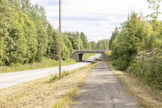 Rikkiläntie poikkeaa muutaman kilometrin matkalta Vainikkalan radan eteläpuolelle, ja Ruokaviraston perustamalle tartuntavyöhykkeelle. Se jää helposti huomaamatta.