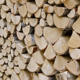 Metsänomistajan omaan käyttöönsä ottama ja pilkkoma polttopuu on verovapaata kotitarvepuuta.