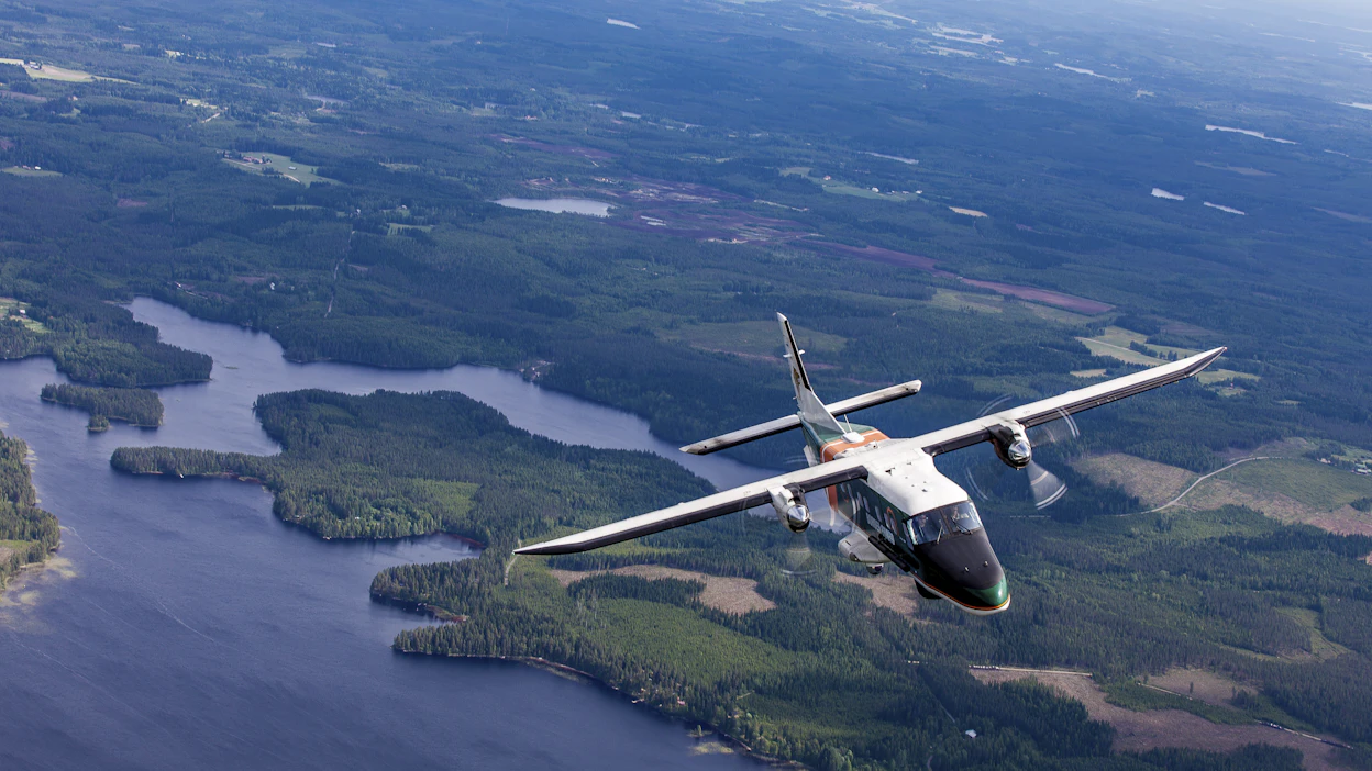 Rajavartiolaitoksen Vartiolentolaivueeseen kuuluu kaksi Dornier-valvontalentokonetta. Vartiolentolaivue osallistuu tarvittaessa myös kansainvälisiin rajavalvontaoperaatioihin EU:n alueella sekä ympäristönvalvontaan koko Itämerellä.