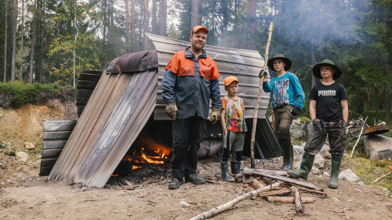 Matin ja Tatun suururakka huipentui tervan polttamiseen lauantaina 1. syyskuuta. Tervatuotteita valmistui yhteensä noin 50 litraa.