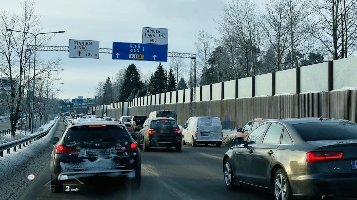 Pääsiäisen menoliikenne ruuhkauttaa ensimmäisenä pääkaupunkiseudun poistumisväyliä.
