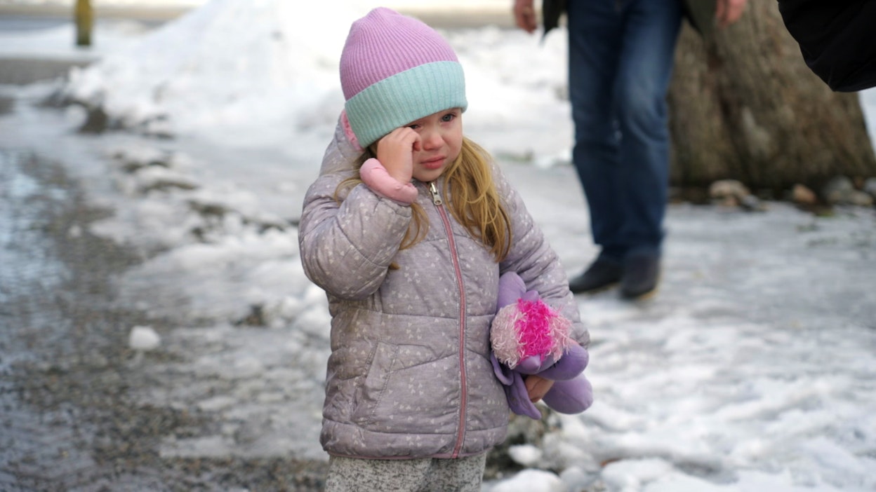 Ukrainalaisen pakolaisperheen lapsi Paraisilla.