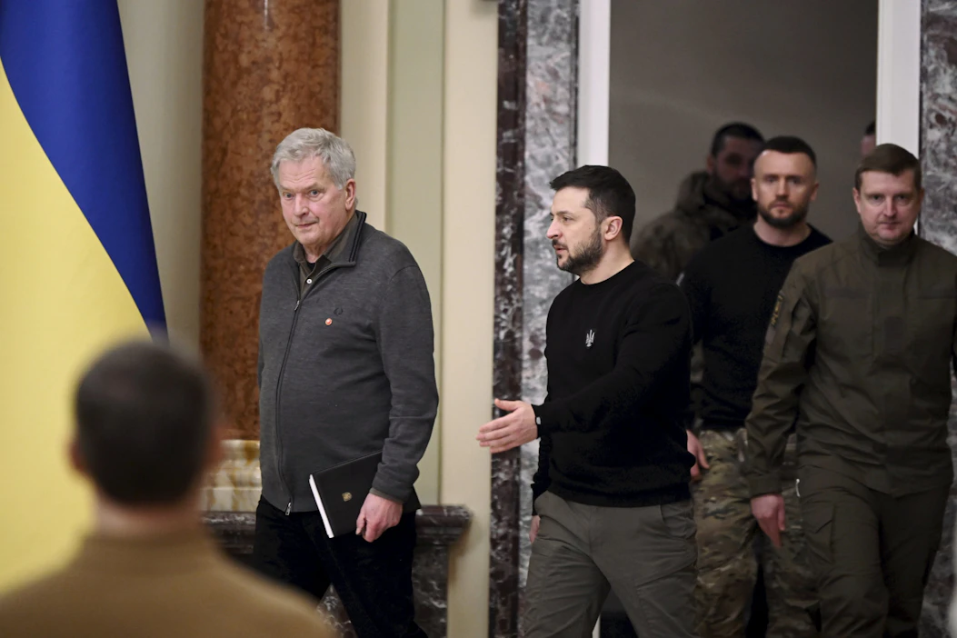 Presidentti Sauli Niinistön Ukrainan-vierailun ohjelmaan on kuulunut muun muassa tapaaminen presidentti Volodymyr Zelenskyin kanssa Kiovassa. LEHTIKUVA / Markku Ulander.