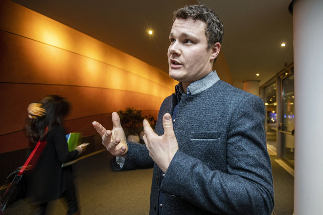 Simon Kaiblinger kertoo, että energian hinta ei ole vaikuttanut tuotantoon, mutta kalan rehun hinta on noussut. Hänet palkittiin EPP-ryhmän järjestämässä Euroopan nuorten viljelijöiden kongressissa Brysselissä viime viikolla.