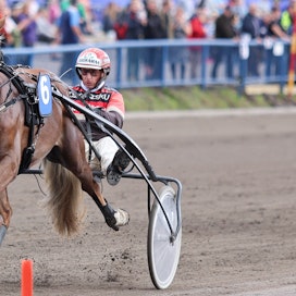 Tallinaapurien ottelu meni Tapio Perttusen Rokkijätkälle. Jyrki Tammimetsä oli Spang Stövernillä toinen.