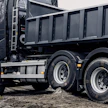Volvo Trucksin i-Shift-vaihteistoon tuomat päivitykset mahdollistavat toimintoja, jotka parantavat ajettavuutta, turvallisuutta ja mukavuutta etenkin vaikeissa ja liukkaissa tieolosuhteissa.