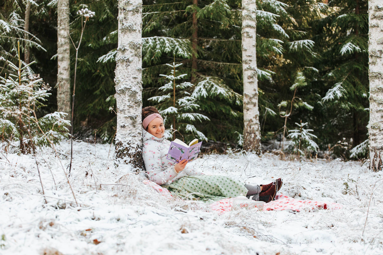 Anna Pölkki ulkoilee päivittäin, mutta pelkää metsässä lymyäviä karhuja. Toisaalta ne myös kiehtovat häntä. ”Täällä on tapana sanoa, että sinä et ehkä ole nähnyt karhua, mutta karhu on varmasti nähnyt sinut. Se on kutkuttava ajatus.”