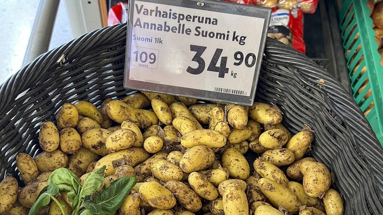 K-Supermarket Munkissa kasvihuoneperunoiden hinta on 34,90 euroa.