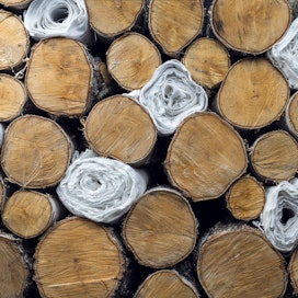 OnceMore-prosessissa tuotettu liukosellu on osaksi peräisin kierrätystekstiileistä, osaksi puusta.