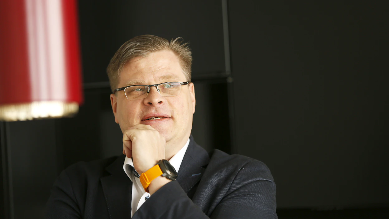 ”Nyt hyvien venäläisten tulisi uskaltaa astua esiin ja lopettaa vaikeneminen”, esittää professori Kari Liuhto. Venäjän hyökkäyssotaan Ukrainassa viitaten hän on varma, että lopulta valo voittaa pimeyden ja pahuuden.