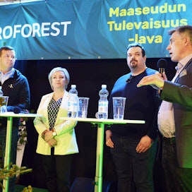Janne Jukkola (kok.), Elsi Katainen (kesk.), Antti Kangas (ps.) ja MTK:n Juha Marttila osallistuivat perjantaina Proforest-messujen metsäpolitiikka-aiheiseen paneeliin.