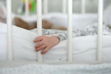 Unenhuollon kotikonsteja ovat esimerkiksi rauhallinen ja hämärä nukkumisympäristö, tutut iltarutiinit sekä säännöllinen arkirytmi. LEHTIKUVA. 
