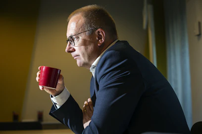 Sopiva tavoitetaso palkankorotuksiin löytyy Jarkko Elorannan mukaan Ruotsin sijaan Saksasta. Eloranta Pitkänsillanrannassa vuonna 2019.