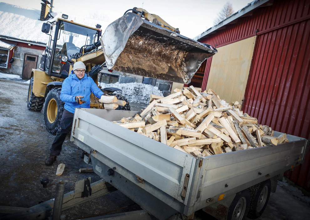 Metsänomistaja ja klapiyrittäjä Antti Kortteinen tekee vuosittain myyntiin noin 500–1 000 irtokuutiota klapeja. Osan hän hankkii omista metsistään ja loput ostaa muualta.